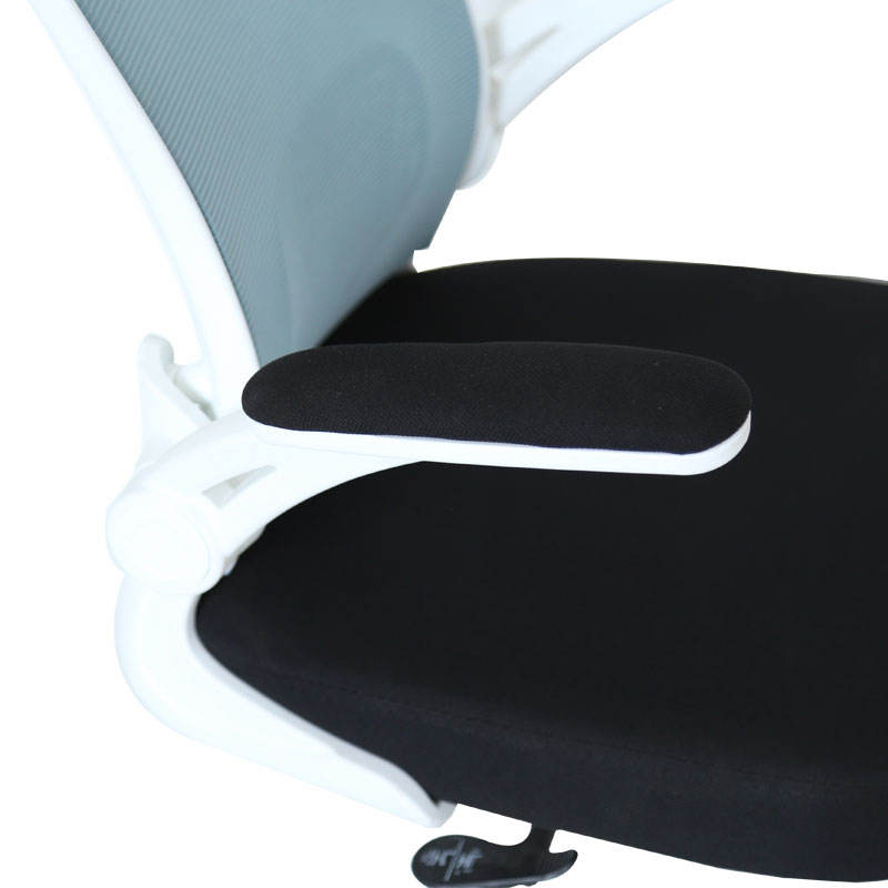 Silla de oficina ergonómica giratoria de malla con reposabrazos 